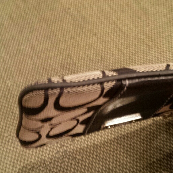 GUC Coach Black/Gray Wristlet - Picture 5 of 6